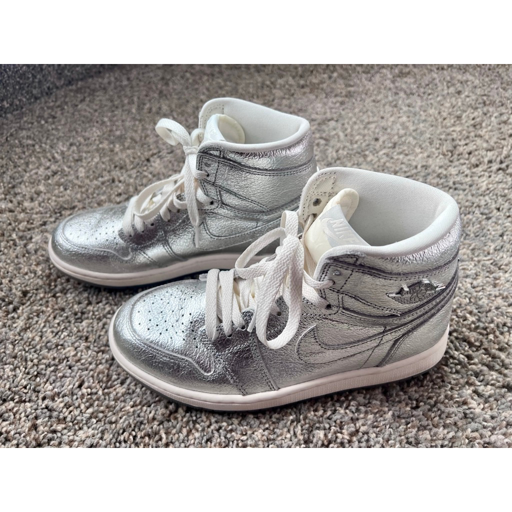 Nike Air Jordan Women's 1 Hi OG Metallic Silver/Photon Dust (FN7249 001) size 7 - Picture 3 of 8